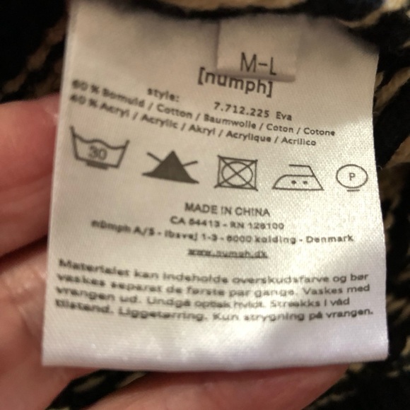 “Numph” Hooded Knitted Poncho / Sweater. Black and Ivory. Size m-l . - Picture 7 of 9